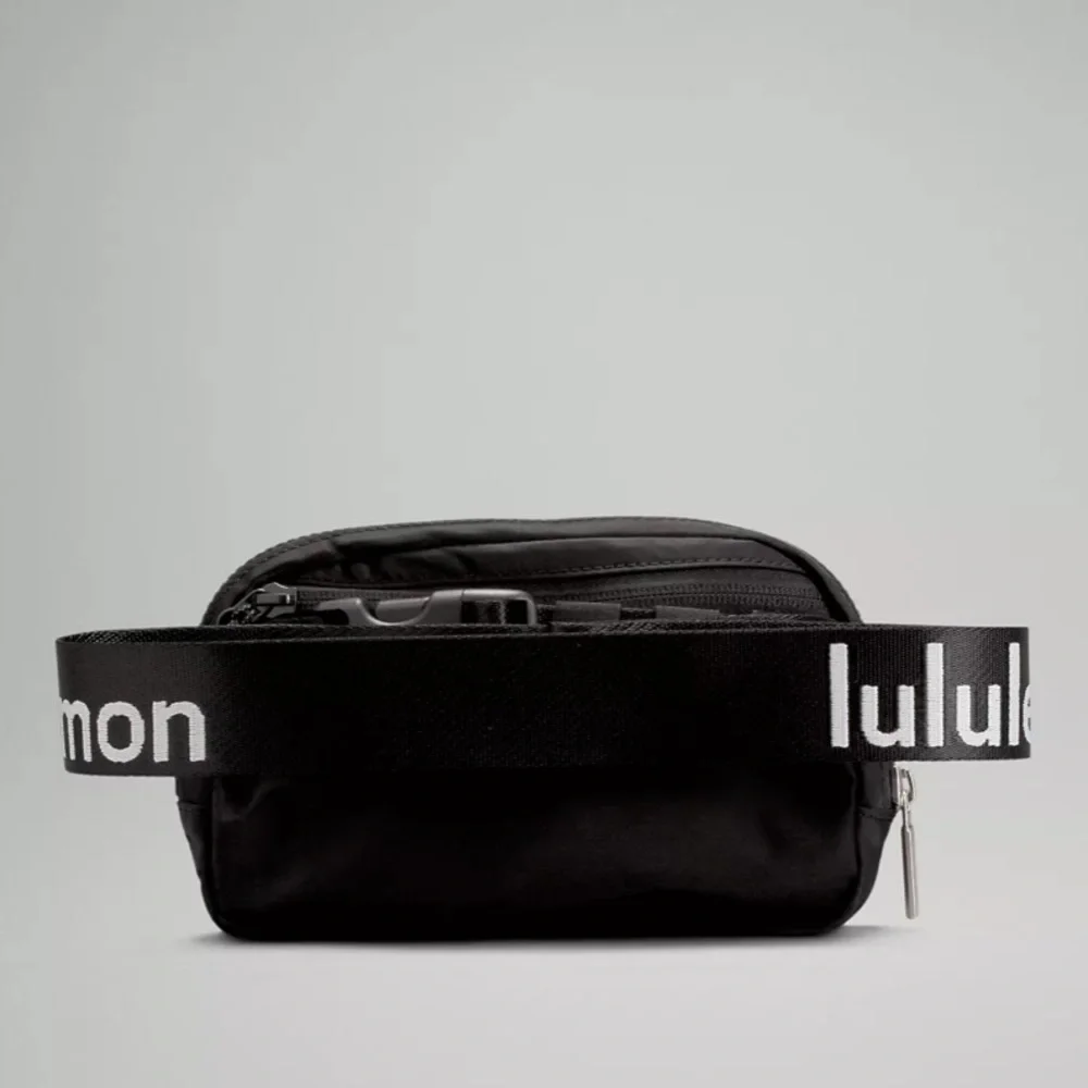 NWT Lululemon Everywhere Belt Bag Wordmark - Picture 6 of 7
